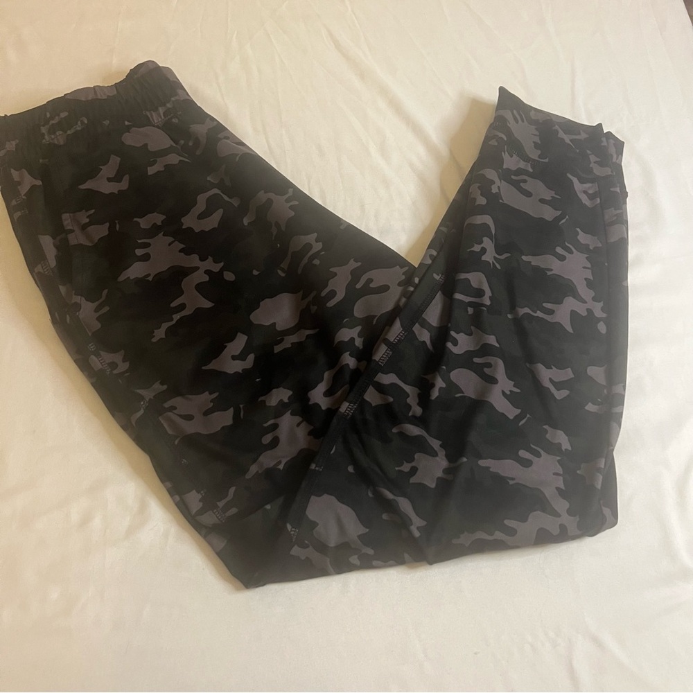 Fabletics Camo Leggings Women’s Medium Black Gray Athletic Workout Yoga Pants